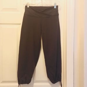 Lululemon black string tie bottom yoga pants with v front. Black size 4